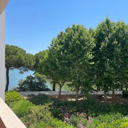 T2 Ponant Parking Pond 1 Min Away 13 Min Walk Away * La Grande Motte